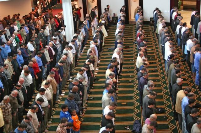 صلاة التراويح مختلف أنحاء العالم 403494911.jpg